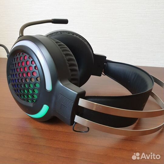 Игровая гарнитура с микрофоном и подсветкой GH03