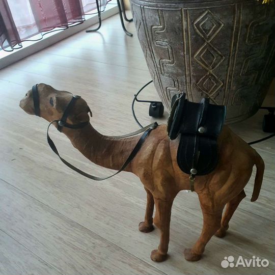 Фигурка верблюда