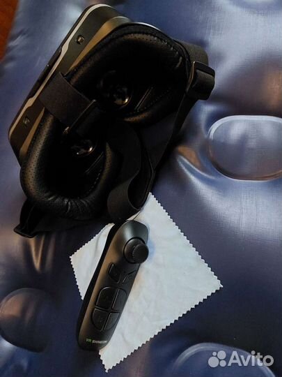 Очки виртуальной реальности с пультом