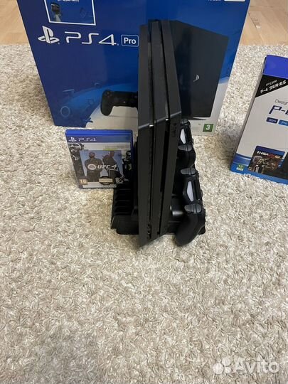 Sony PS4 PRO 1Tb, 2 джоя