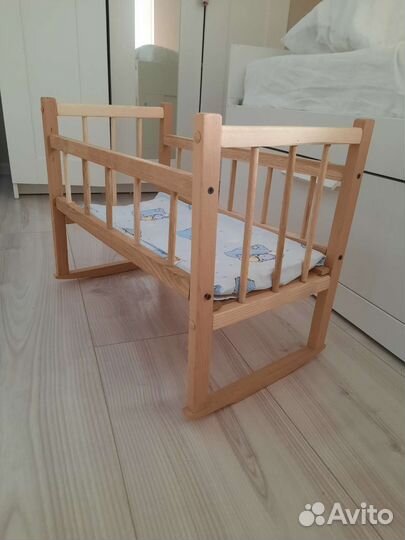 Игрушечная кровать