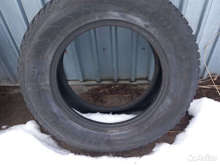 Goodyear Ultra Grip Ice Arctic 2 SUV 215/70 R16