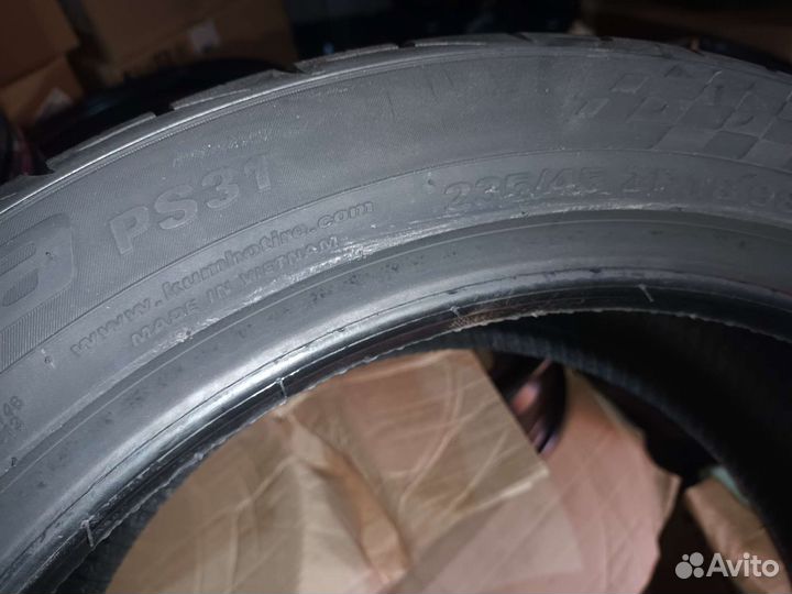 Kumho Ecsta PS31 235/45 R18 98W