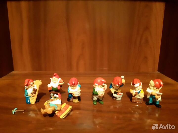 Киндеры из 90 х. Серии львы,бегемоты и другие