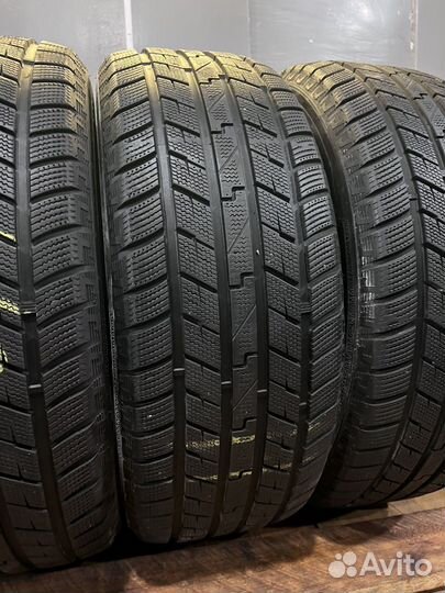 Jinyu YW60 215/55 R17 94H