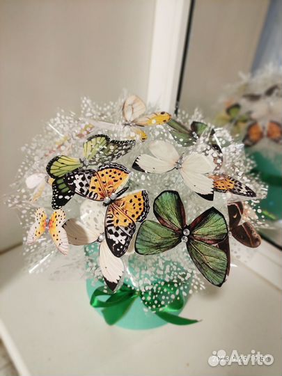 Букет из бабочек в коробке