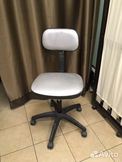 Компьютерное кресло бус изьяном