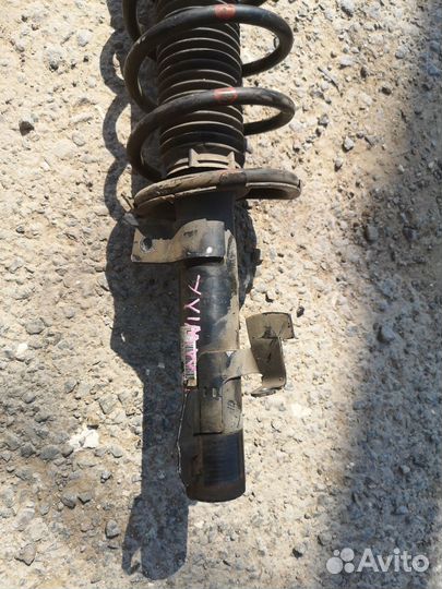 Амортизатор передний левый Volvo V50