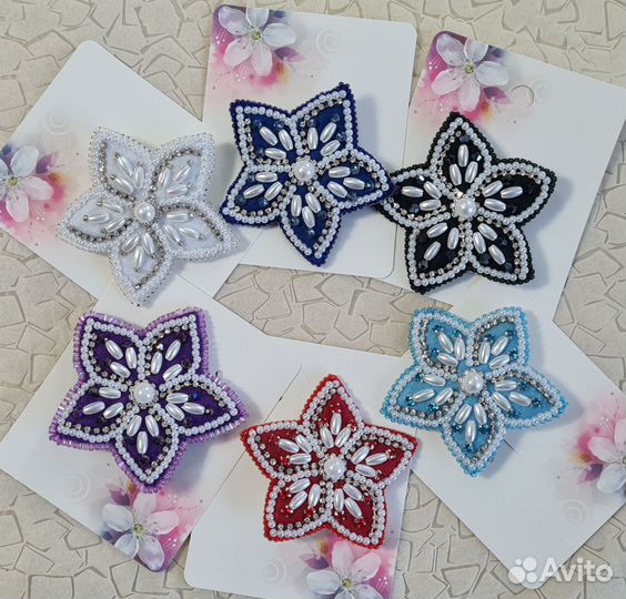 Брошь ручной работы из бисера