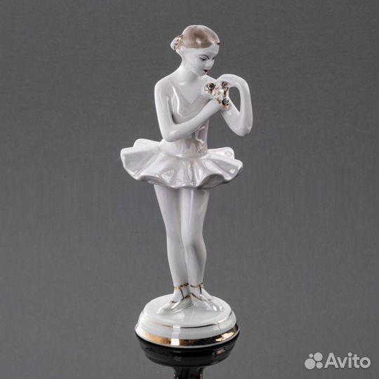 Фарфоровая статуэтка мальчик с собакой СССР