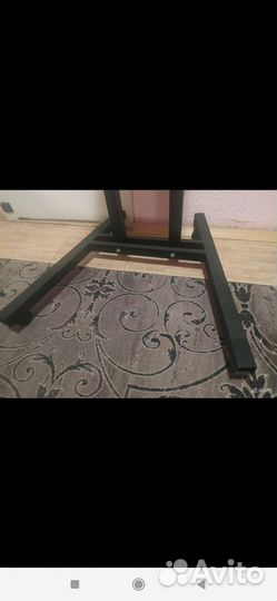 Стойка под телевизор на колесиках