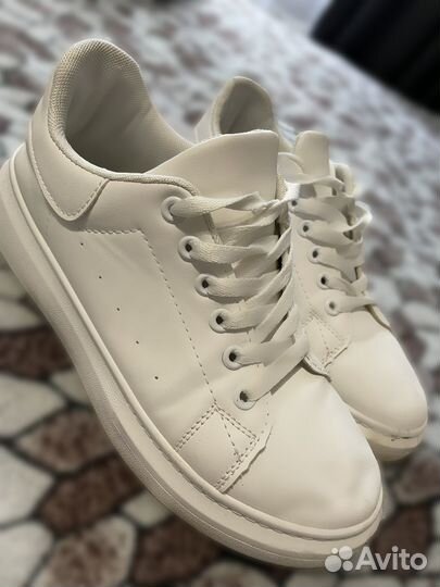 Продам кроссовки