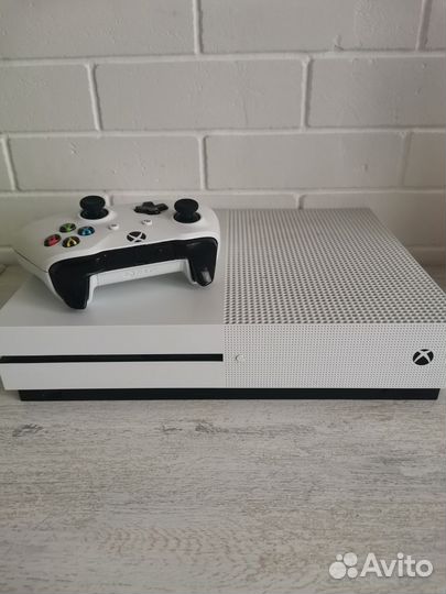 Xbox one S 1tb+игра