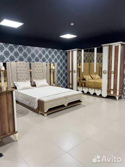 Спальный гарнитур