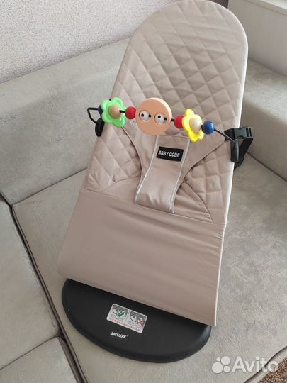 Шезлонг для новорожденных beby code