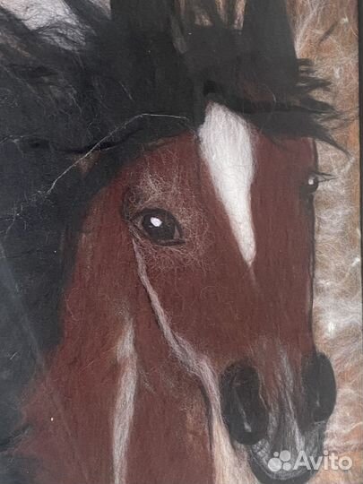 Картина из шерсти лошадь