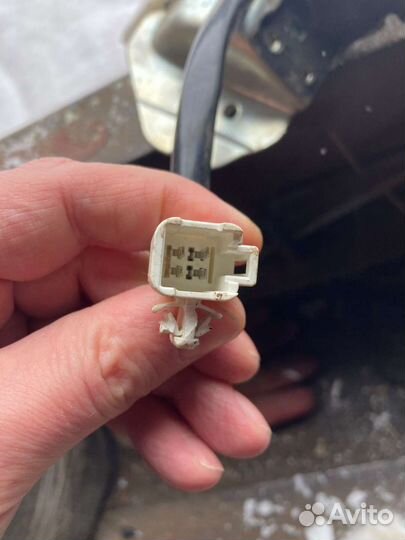 Замок стекла багажника Toyota Highlander II 2013 г