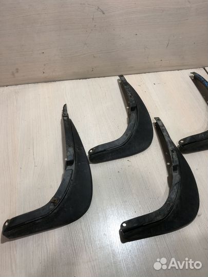 Брызговик задний правый skoda Octavia A5