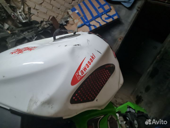 Kawasaki zx6r бак