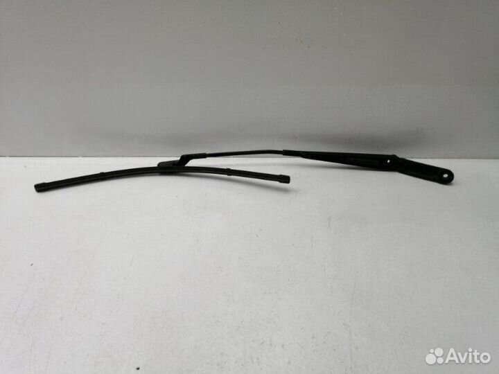 Поводок стеклоочистителя передний правый