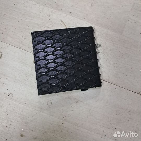 Нижняя решетка в бампер бмв е63 51117008823