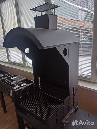 Мангал с крышей