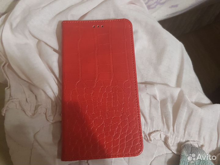 Продам чехол-книжку на Samsung galaxy s 8 +