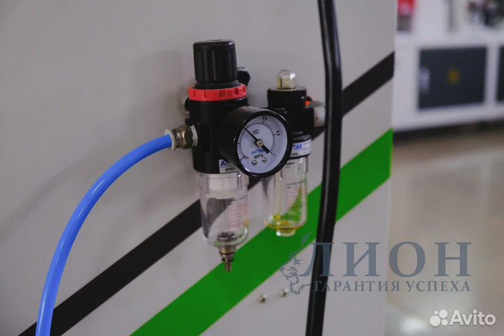 Кромкооблицовочный станок Vector New WoodTec