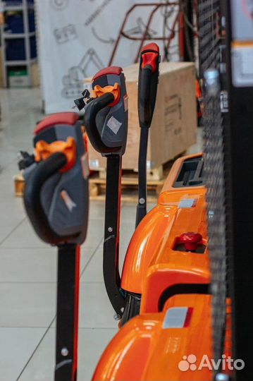 Штабелер электрический самоходный 1т-3м