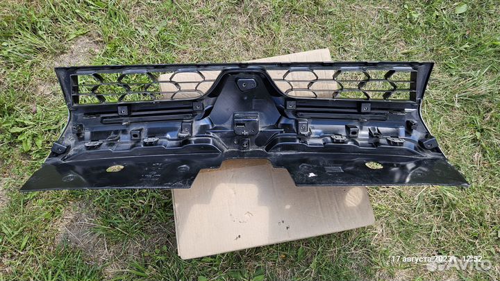 Рено Дастер 2015г.в. Решётка радиатора в сборе