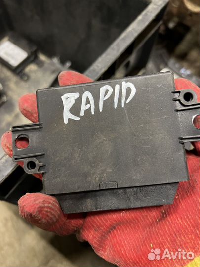 Блок управления парктроником skoda rapid