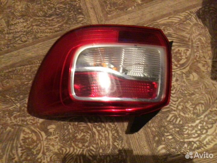 Продаю заднюю правую фару для Рено Логан 2016 г