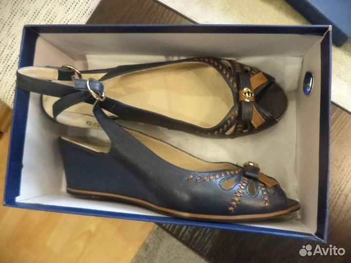 Кожаные босоножки