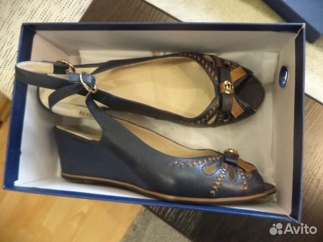 Кожаные босоножки