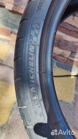 Michelin Pilot Super Sport 255/30 R19
