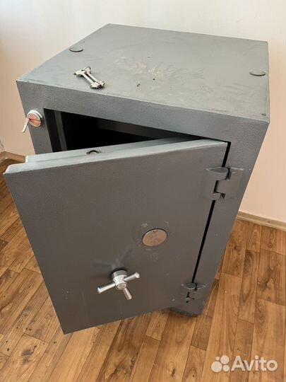 Продается сейф