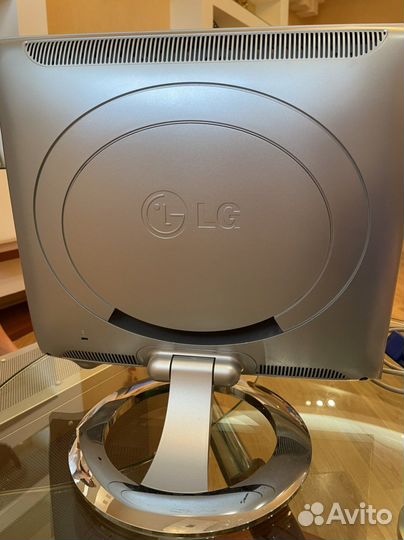 Монитор LG Flatron L1720B