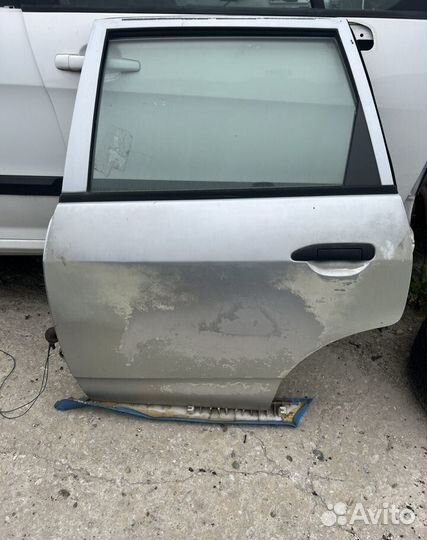 Дверь задняя Nissan Ad y11