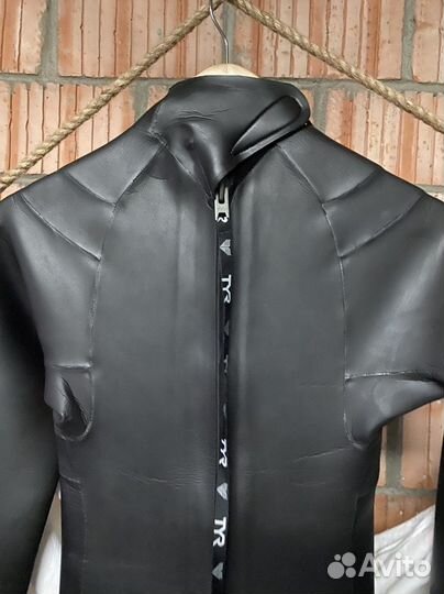 Гидрокостюм для плавания триатлона