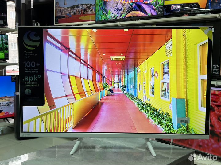 Новый белый телевизор 32