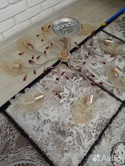 Продам Люстру 8ми рожковую