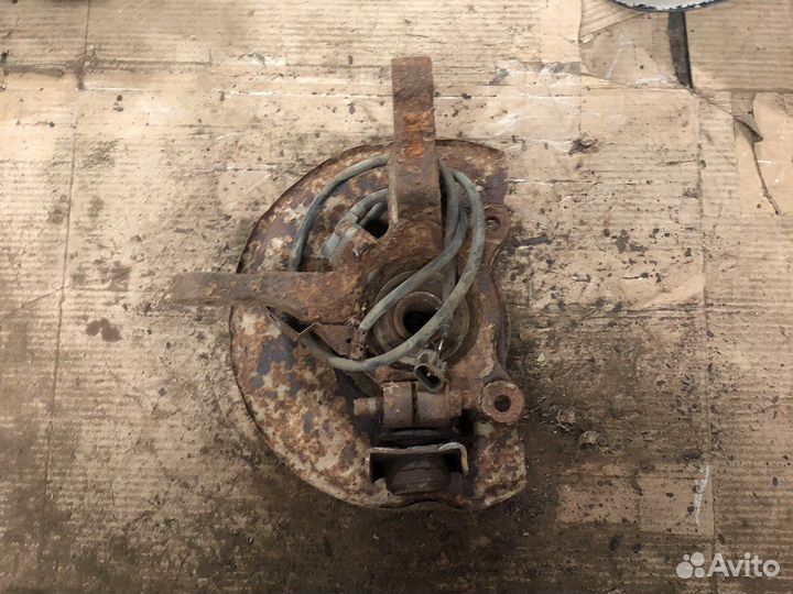 Mitsubishi lancer 9 кулак поворотный