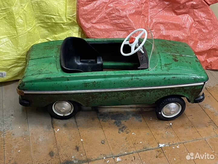 Педальный москвич