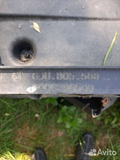 60U805588 Панель передняя Skoda Rapid