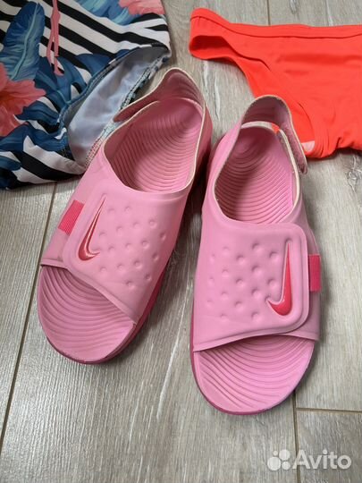 Купальники 122-128 и сандали (сланцы) Nike 31-32