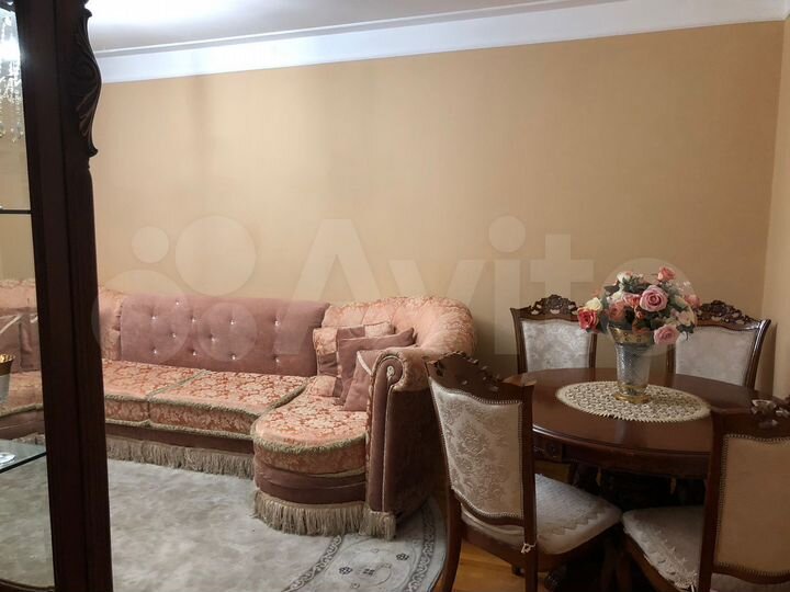 2-к. квартира, 53 м², 1/9 эт.