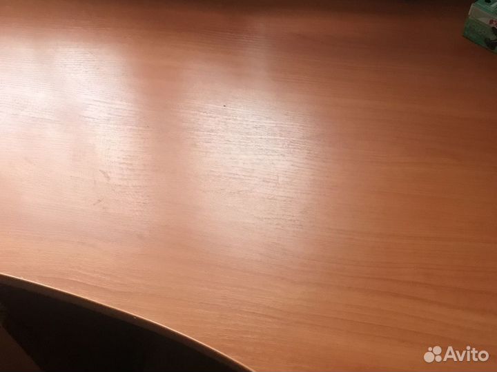 Угловой письменный стол со стенкой