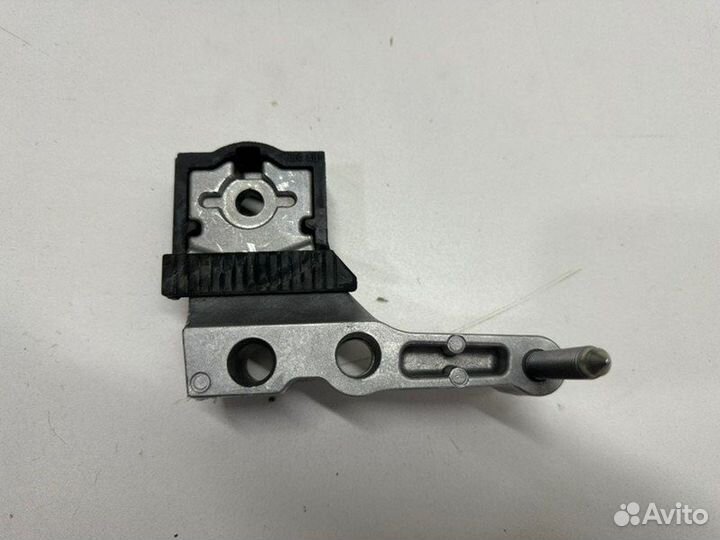 Крепление подушки двигателя аллюминевое переднее