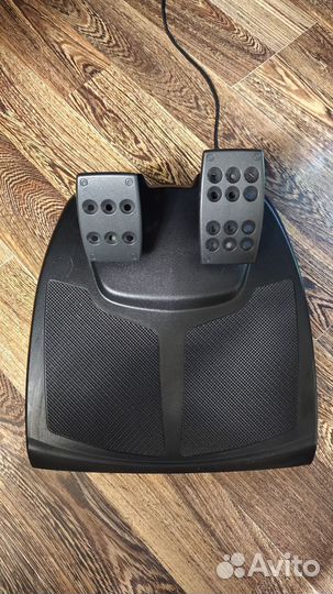 Игровой руль Logitech momo Racing Force