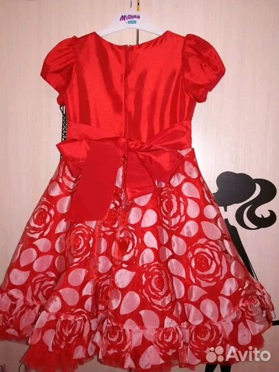 Нарядное платье на девочку